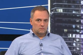 ¿Adorni en abril? Pichetto agita el peronismo y un celular ruidoso