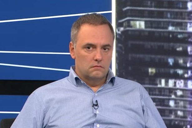 ¿Adorni en abril? Pichetto agita el peronismo y un celular ruidoso