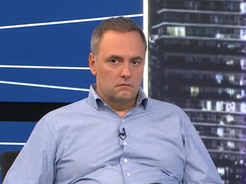 ¿Adorni en abril? Pichetto agita el peronismo y un celular ruidoso