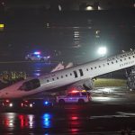 Tragedia en LaGuardia: avión de Air Canada choca con camión de bomberos