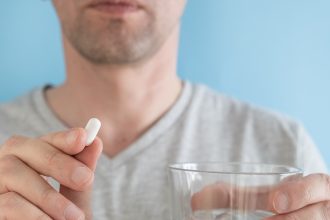 Colesterol y Estatinas: ¿Cuándo Medicarse? Un Experto Analiza Pros y Contras