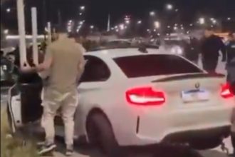 BMW derrapa en picada ilegal y atropella a joven cerca de Tecnópolis