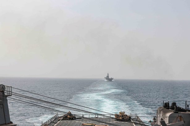 Irán advierte: Bloqueo del estrecho de Bab al Mandeb ante invasión de EE.UU