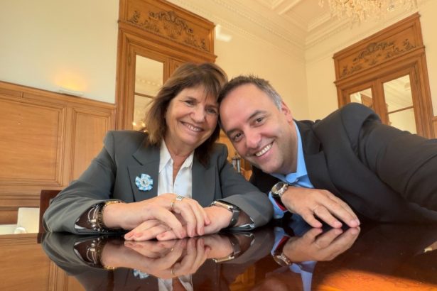 Broker revela detalles del vuelo de Adorni a Punta del Este en juicio