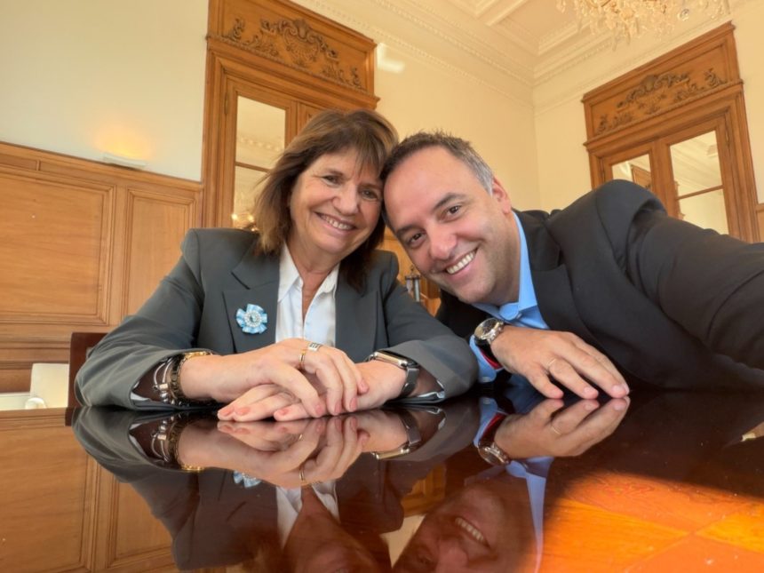 Broker revela detalles del vuelo de Adorni a Punta del Este en juicio