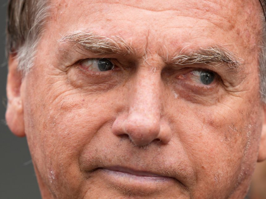 Jair Bolsonaro sale del hospital y comienza su prisión domiciliaria en Brasil