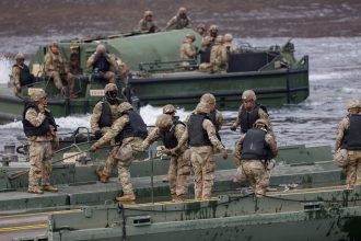 EE.UU. Intensifica la Guerra contra Irán: Tropas en el Frente