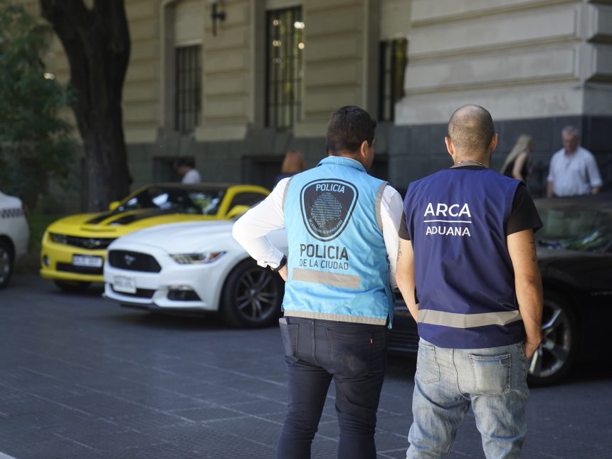 Operativos de Aduana: Incautan $500,000 en Ropa y Drogas