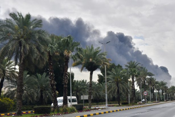 Irán advierte sobre ataques a Apple y Google por ‘espionaje