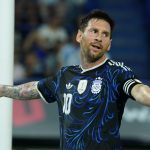 Messi brilla en su despedida: gol y asistencia en el 5-0 a Zambia