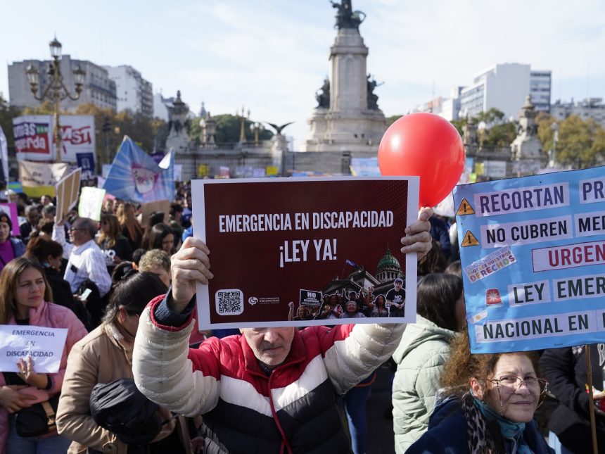 Iglesia pide urgentemente al ministro de Salud mejorar pagos a discapacitados