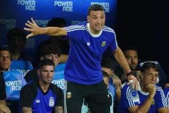 Scaloni destaca la reacción de Argentina ante Zambia y Messi llora a Italia