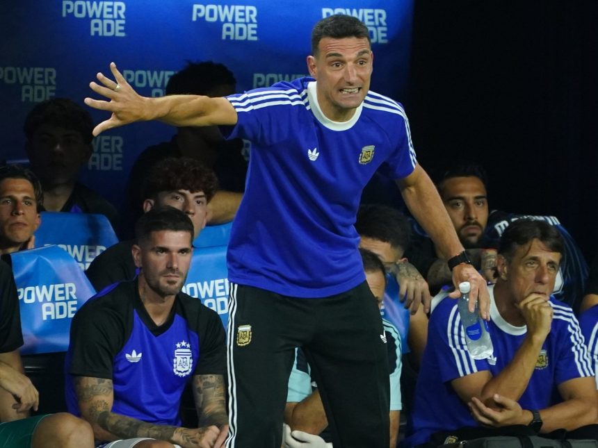 Scaloni destaca la reacción de Argentina ante Zambia y Messi llora a Italia