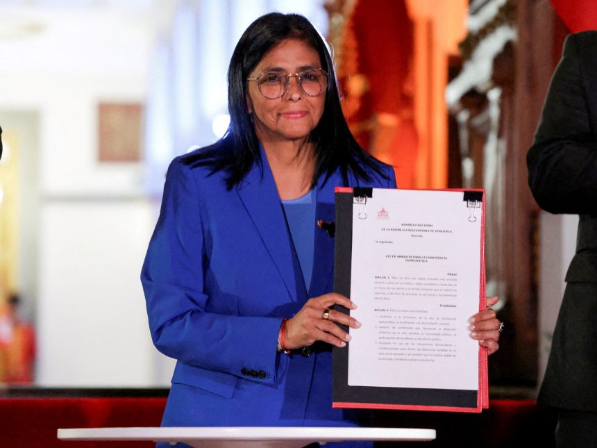 Delcy Rodríguez destituye a familiares de Maduro: cambios en su gobierno