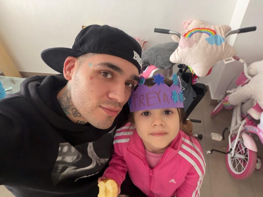 El dúo rapero padre e hija que arrasa en redes y calles de España