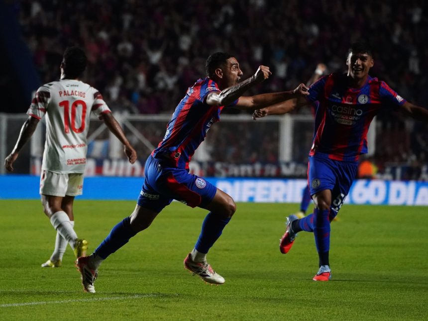 San Lorenzo brilla bajo la lluvia: triunfo histórico con Álvarez