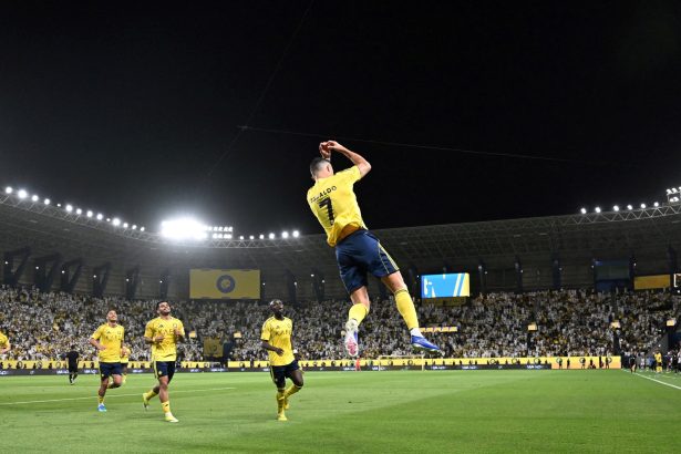 Cristiano Ronaldo regresa, anota doblete y se acerca a los 1000 goles