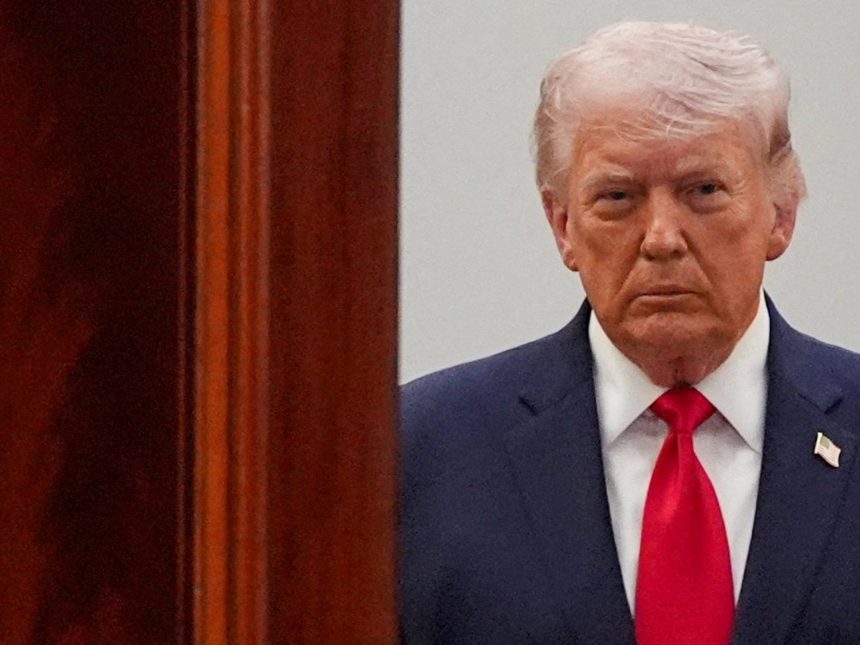 Trump amenaza a Irán: ¡Abran el estrecho o enfrentarán el caos!