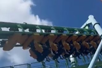Impactante incidente en la montaña rusa del Parque de la Costa
