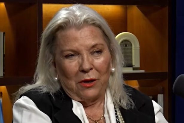 Elisa Carrió cuestiona a Manuel Adorni por compra sospechosa de depto