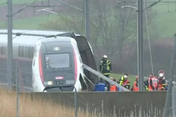 Tragedia en Francia: Tren de alta velocidad colisiona con camión militar