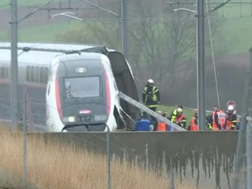 Tragedia en Francia: Tren de alta velocidad colisiona con camión militar