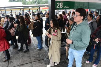 AMBA: Menos colectivos, largas colas y posible paro mañana