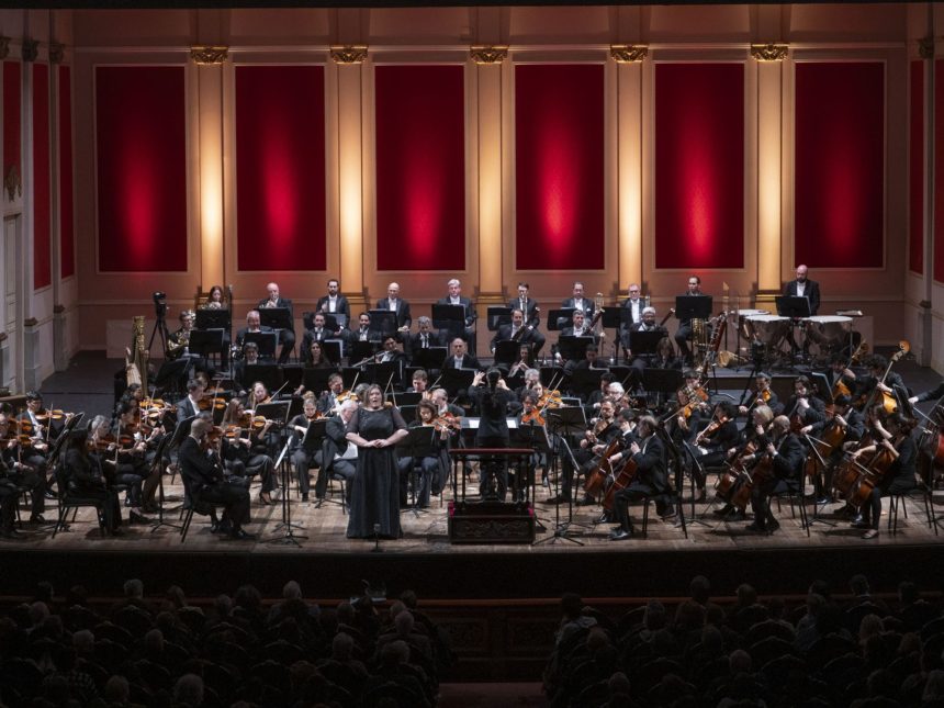 ¡Celebra 80 años de la Filarmónica en el Teatro Colón de Buenos Aires!