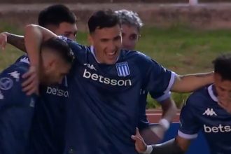 Racing brilla en la Sudamericana: triunfo agónico ante Independiente Petrolero