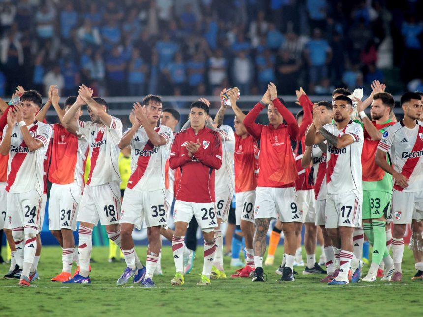 Racha de Coudet en River se detiene: empate y expulsión en Bolivia