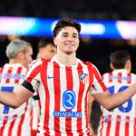 Julián Álvarez deslumbra con tiro libre y Atlético supera al Barça