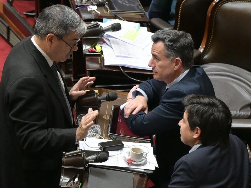 Alarma en el oficialismo: Oposición celebra interpelación a Adorni