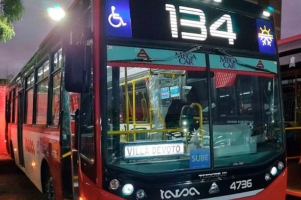 Tragedia en Villa Devoto: joven muere tras caer del colectivo