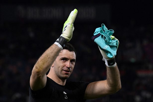 Dibu Martínez se lesiona en calentamiento: preocupación para Argentina