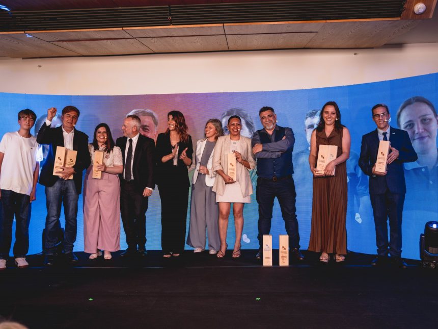 Premio Docentes que Inspiran: ¡Reconoce a los mejores educadores!