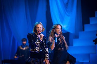 Ángela Torres: Un Impactante Show de Música Pop y Teatro