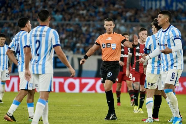 Costas y Rojo se enfrentan tras la expulsión: ¿futuro en Racing?