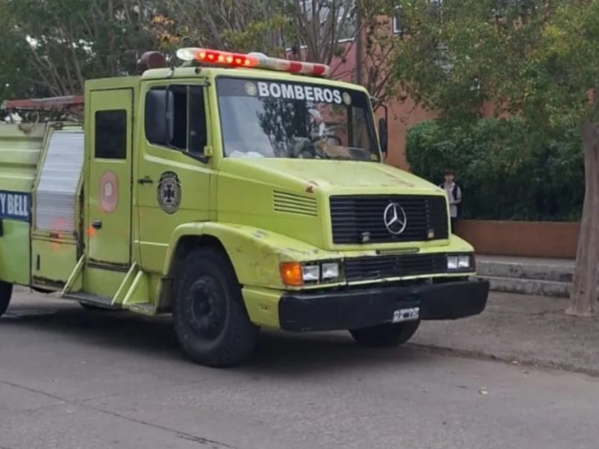 Experimento escolar termina en caos: botella explota y evacuan colegio