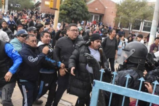 Escándalo en Chubut: Protestas y abusos sexuales en una escuela