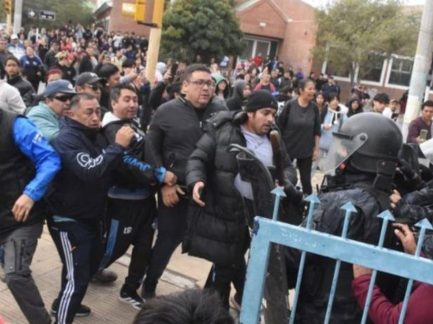 Escándalo en Chubut: Protestas y abusos sexuales en una escuela