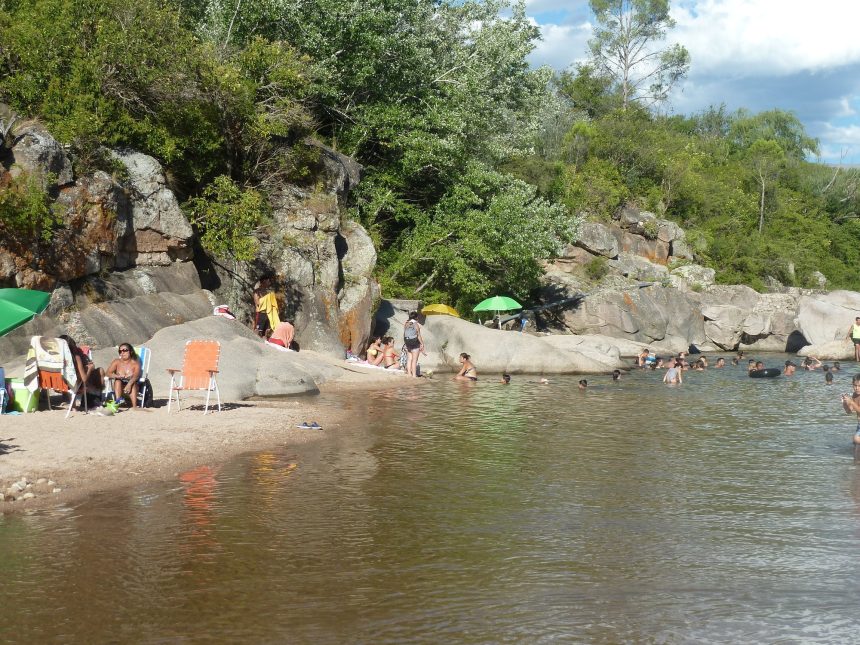 Tragedia en Córdoba: Turista se ahoga al nadar en un río durante vacaciones