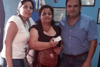El hermano del diputado libertario que sorprende al regalar medicamentos