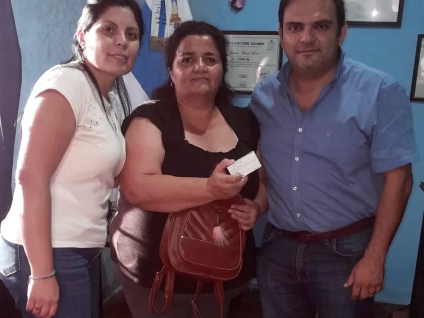 El hermano del diputado libertario que sorprende al regalar medicamentos