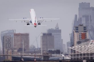 Ormuz: Alivio y Precaución en Europa por Combustible Aéreo Escaso