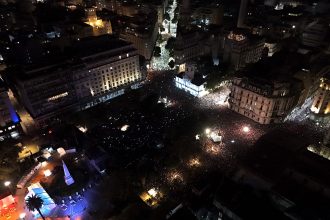 Guilherme Peixoto: El Cura DJ que Rinde Homenaje al Papa en Plaza de Mayo