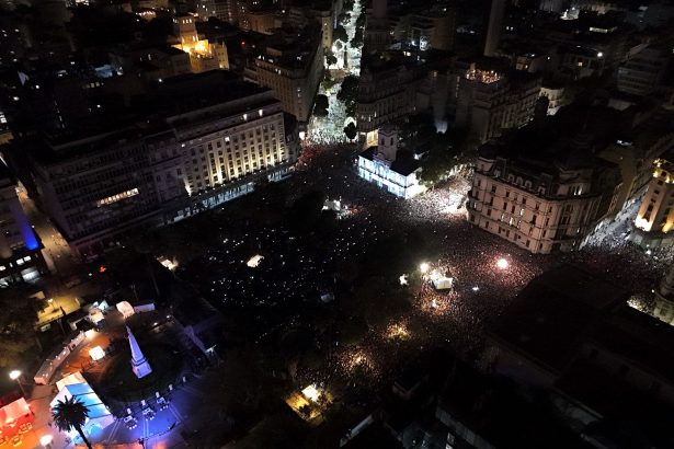 Guilherme Peixoto: El Cura DJ que Rinde Homenaje al Papa en Plaza de Mayo