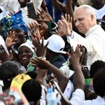 El Papa en Angola: Clamor por una Paz Duradera en Oriente Medio