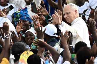 El Papa en Angola: Clamor por una Paz Duradera en Oriente Medio
