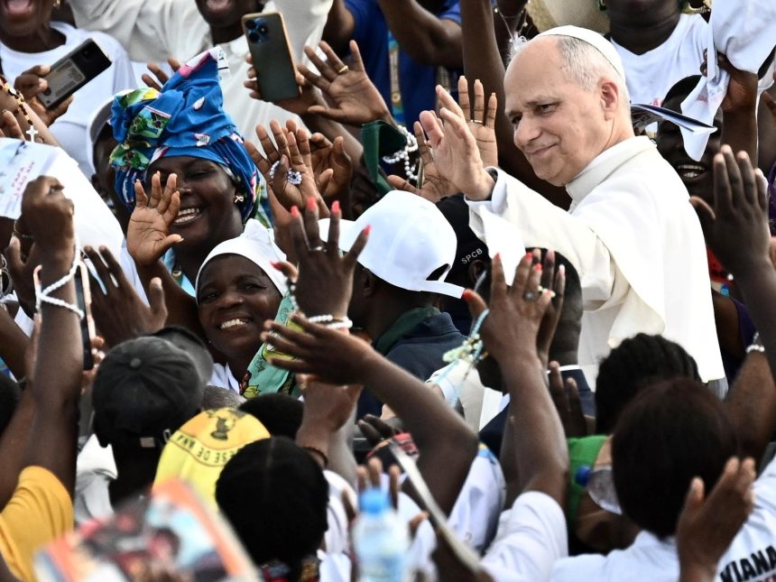 El Papa en Angola: Clamor por una Paz Duradera en Oriente Medio