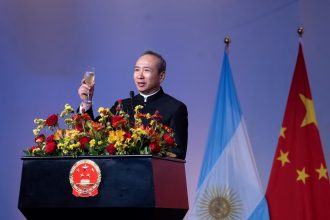 Embajada China responde contundentemente a embajador de EE. UU